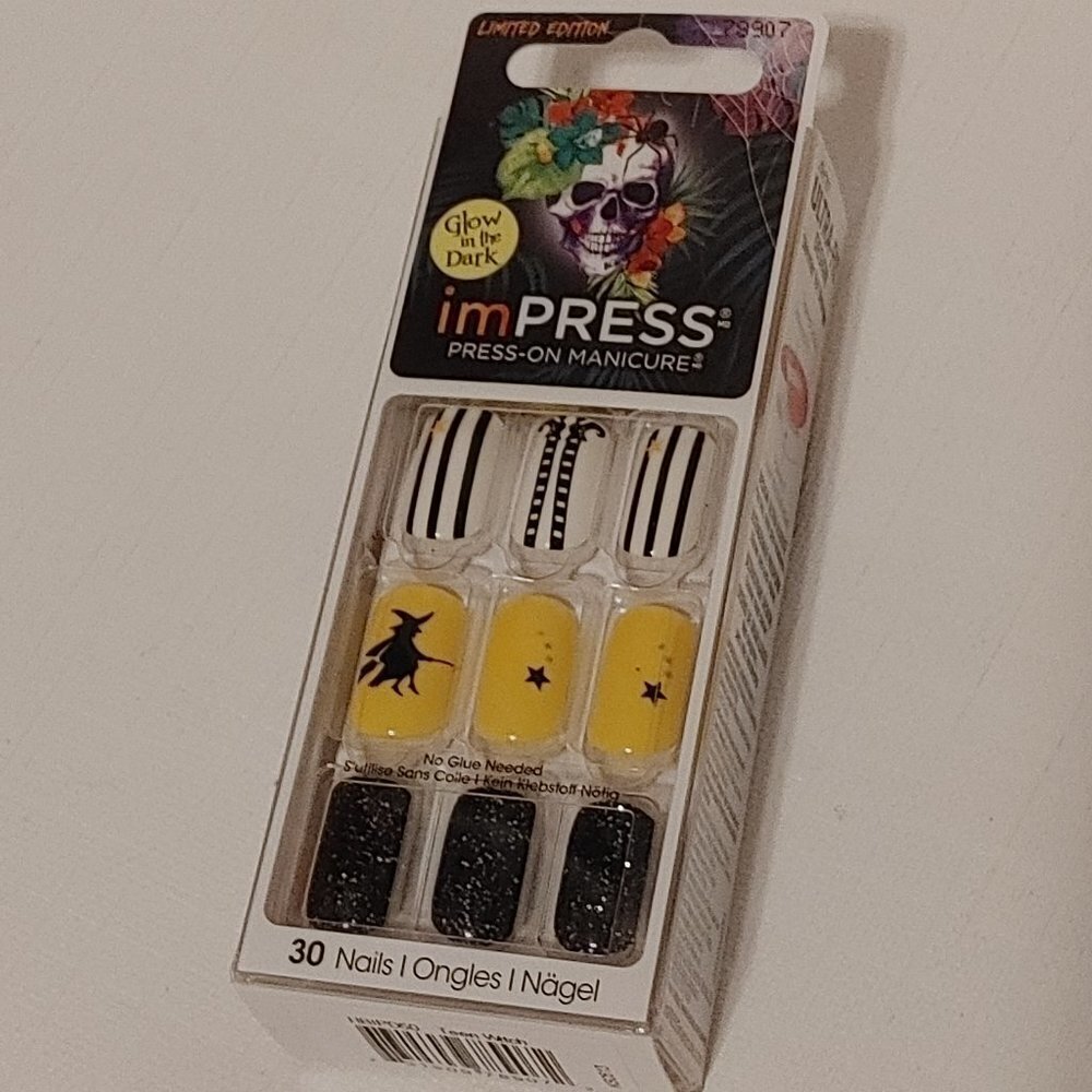 imPress Press on Manicure Halloween Nails Witch Theme Glow in the dark
